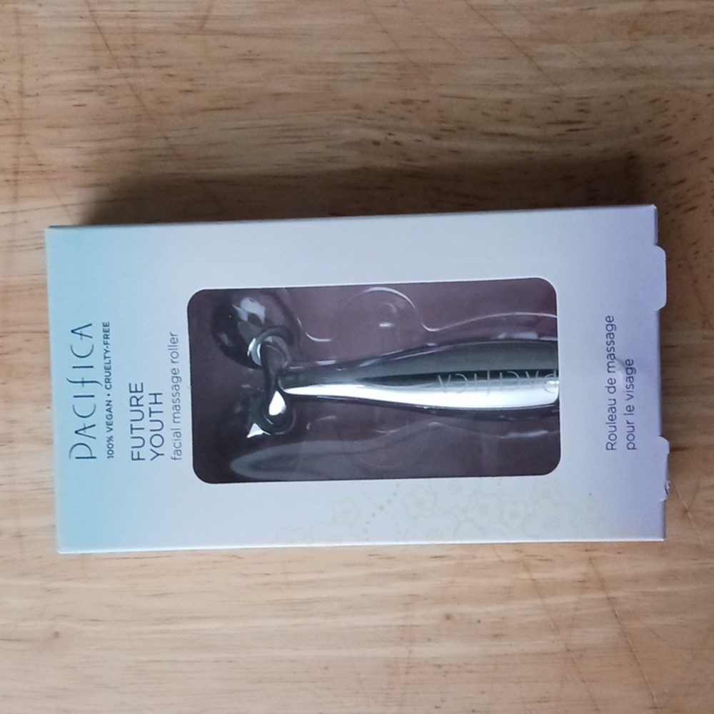 Future Youth facial massage roller